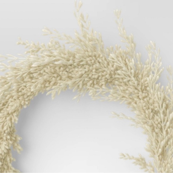 NWT threshold ring faux pampas grass wreath 22” - Picture 3 of 9